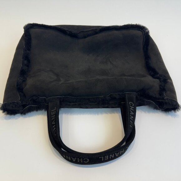 Chanel Black Suede Shearling Fur Hand Bag - Picture 8 of 16